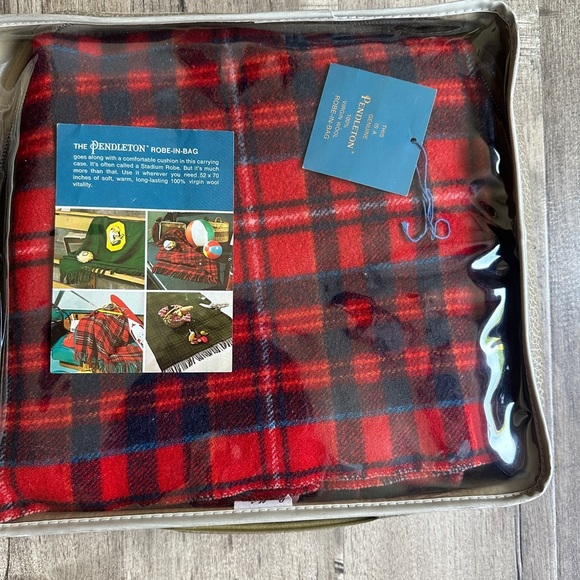 Pendleton Other - Vintage Pendleton Woolen Mills Throw Classic Wool Plaid Robe in a Bag Stadium